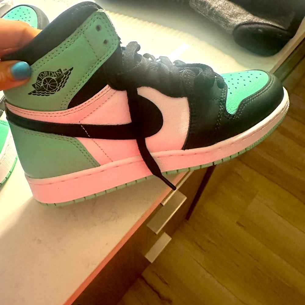 AIR JORDAN 1 RETRO HIGH OG - WHITE/BLACK/GREEN GLOW